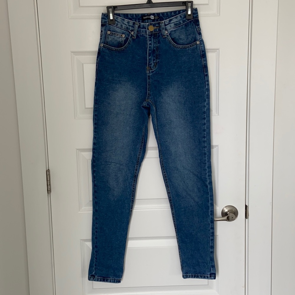 Boohoo size 2 high waisted straight leg mom jeans